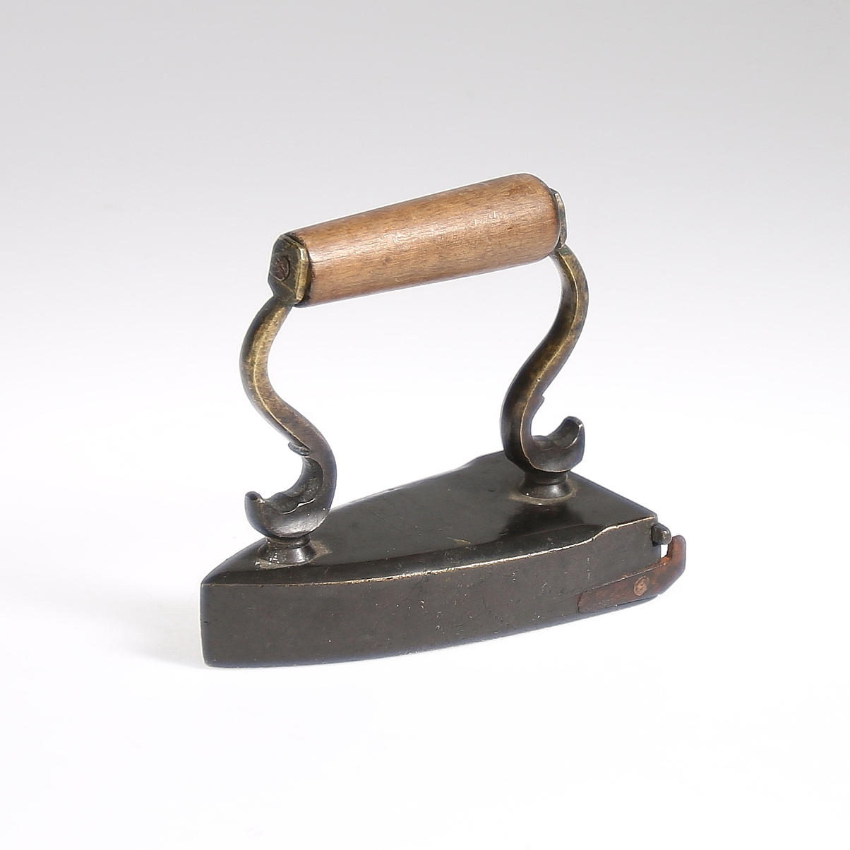 STRYKJÄRN, bär märkning, 17/1800-tal.