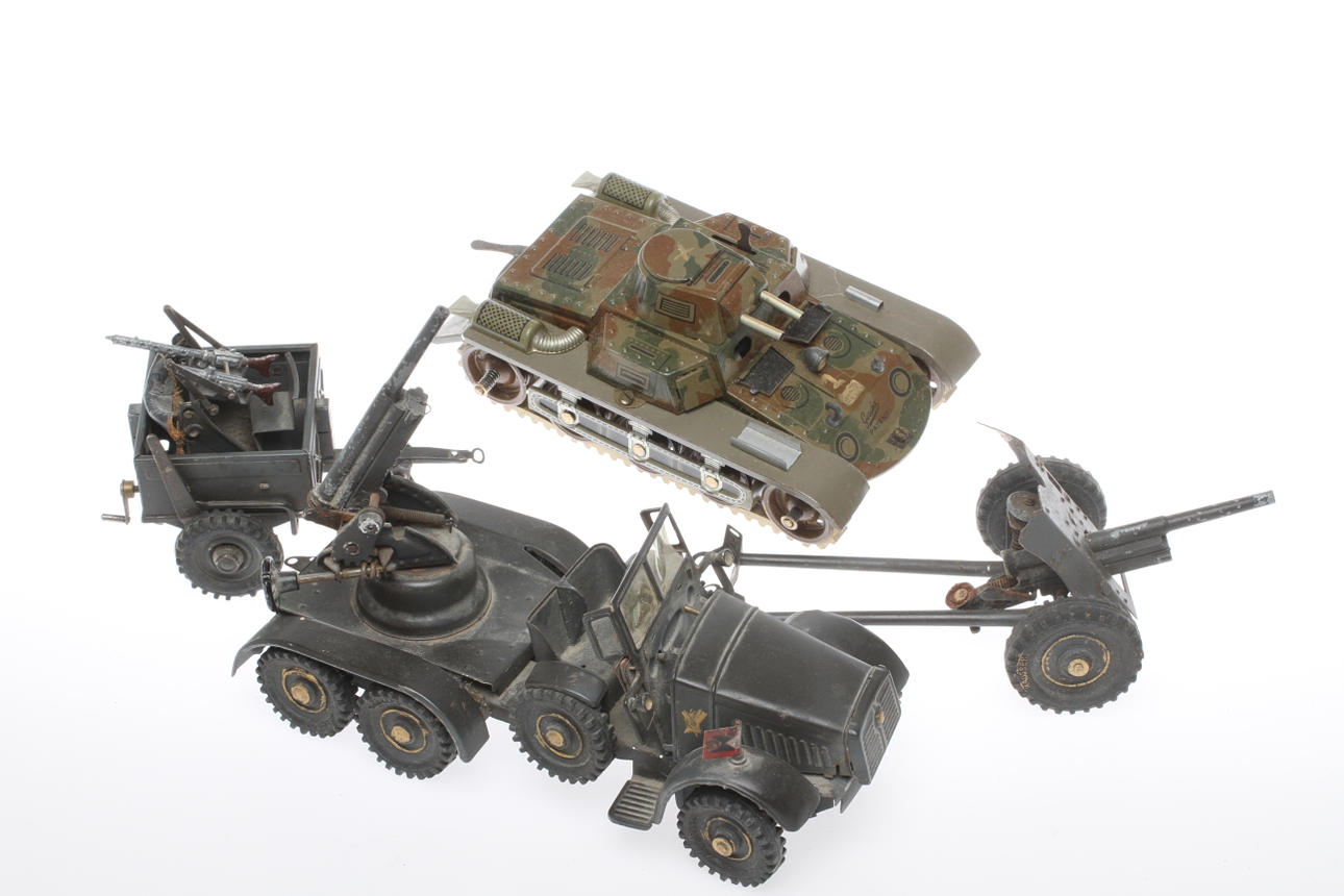 HAUSSER / ELASTOLIN KANONBIL, KULSPRUTEVAGN och KANON samt GESCHA TANKS. Tyskland 1930 - 1940.