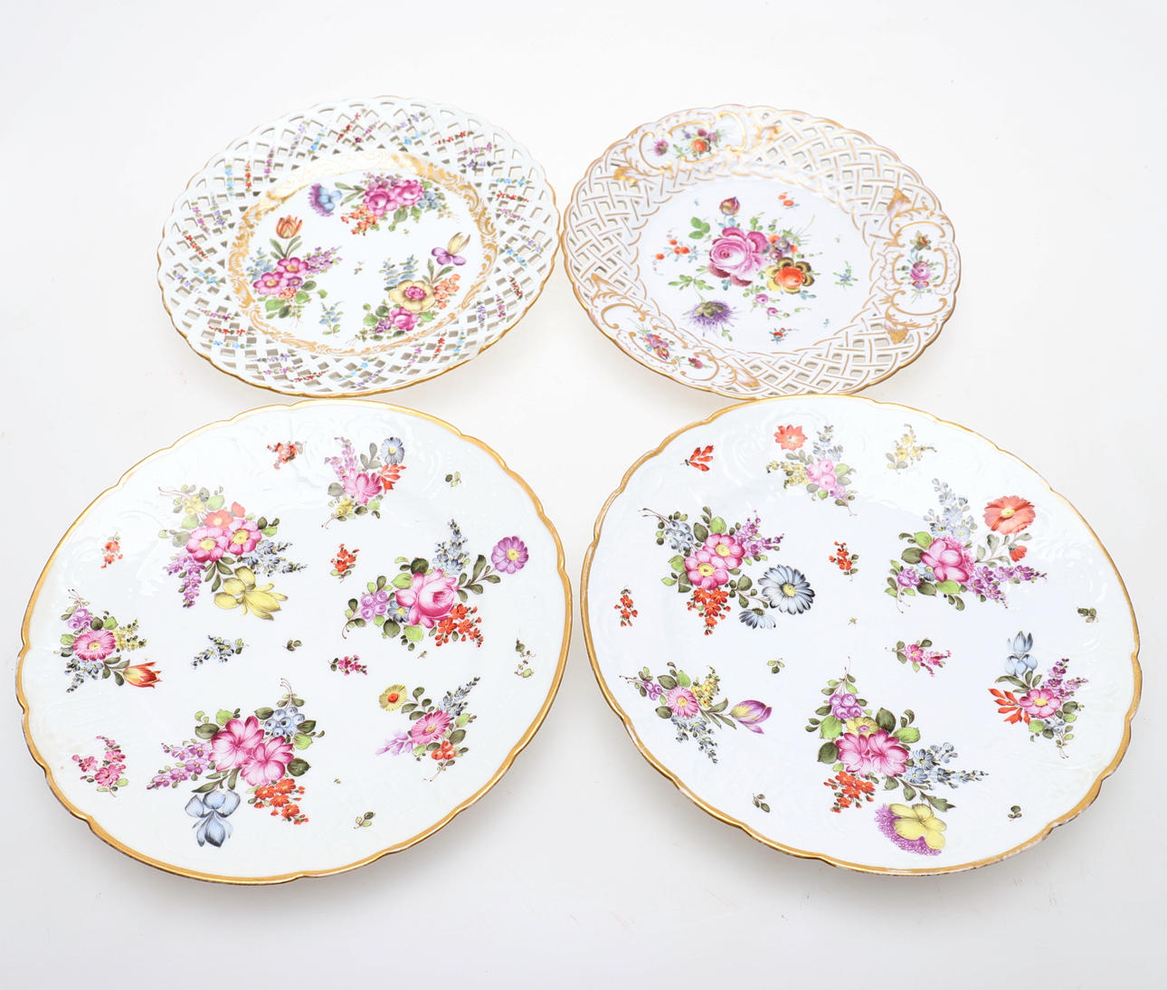 FOUR DRESDEN PAINTED PORCELAIN PLATES.