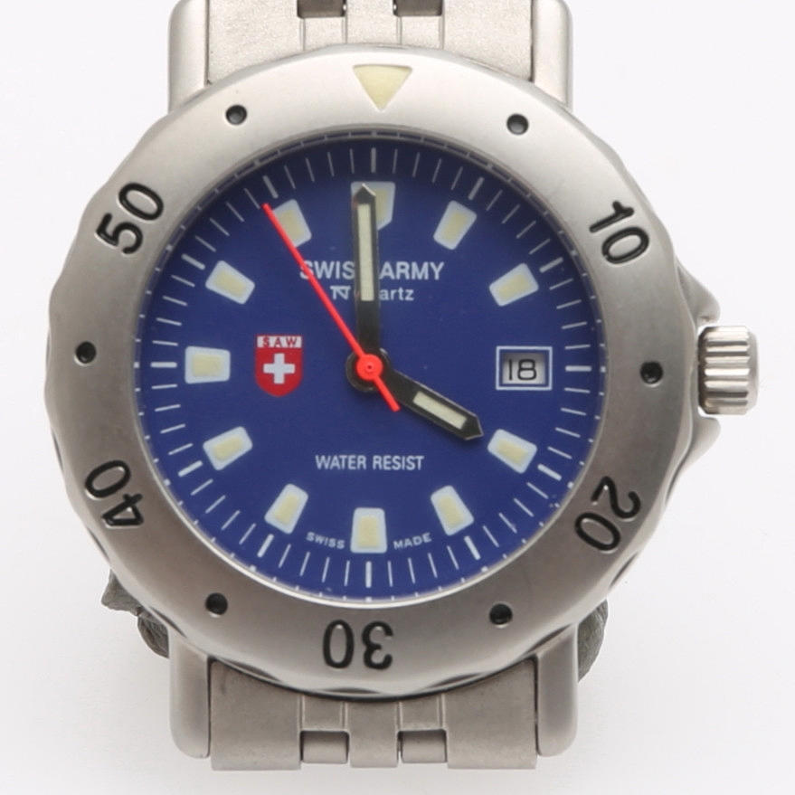 BRACELET WATCH, VICTORINOX, QUARTZ MOVEMENT.