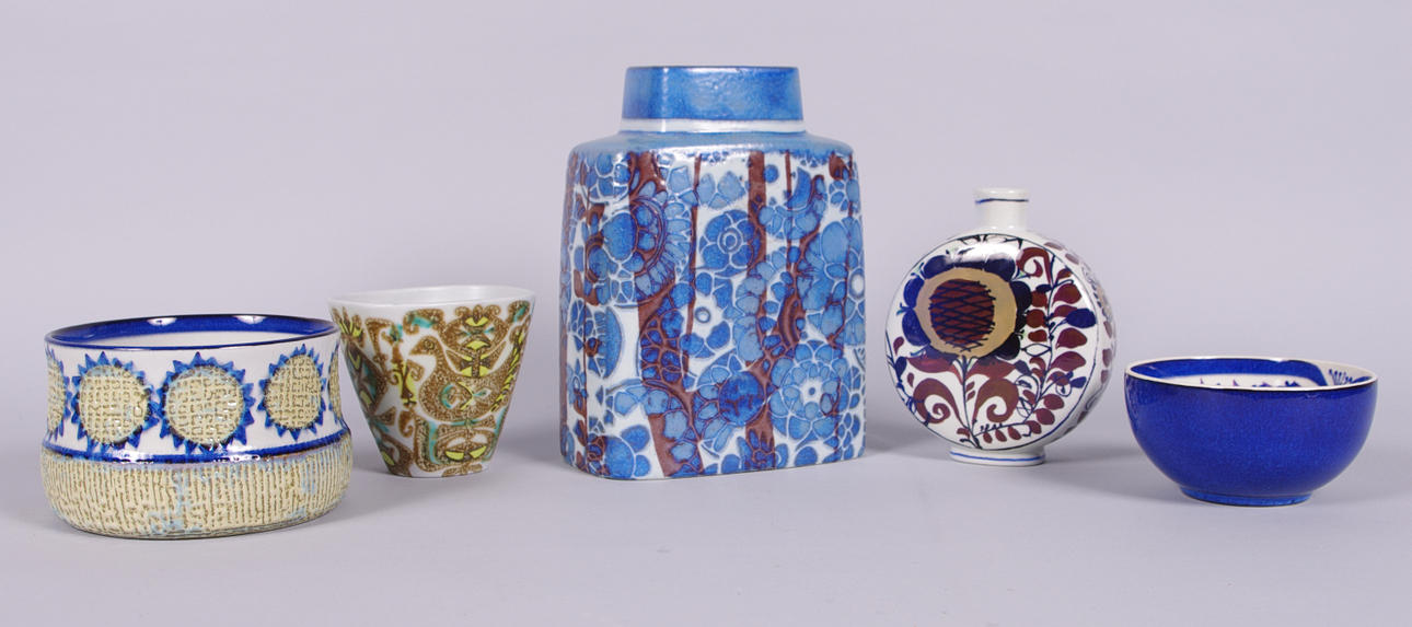 VASER SAMT SKÅLAR, 5 delar, Royal Copenhagen samt Aluminia.