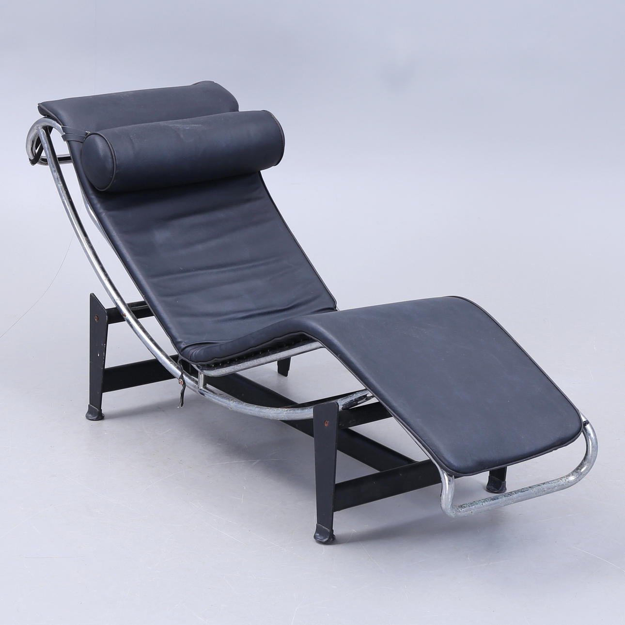 LÆNESTOL, kopi efter "LC4", Le Corbusier, 1900/2000-tallet.