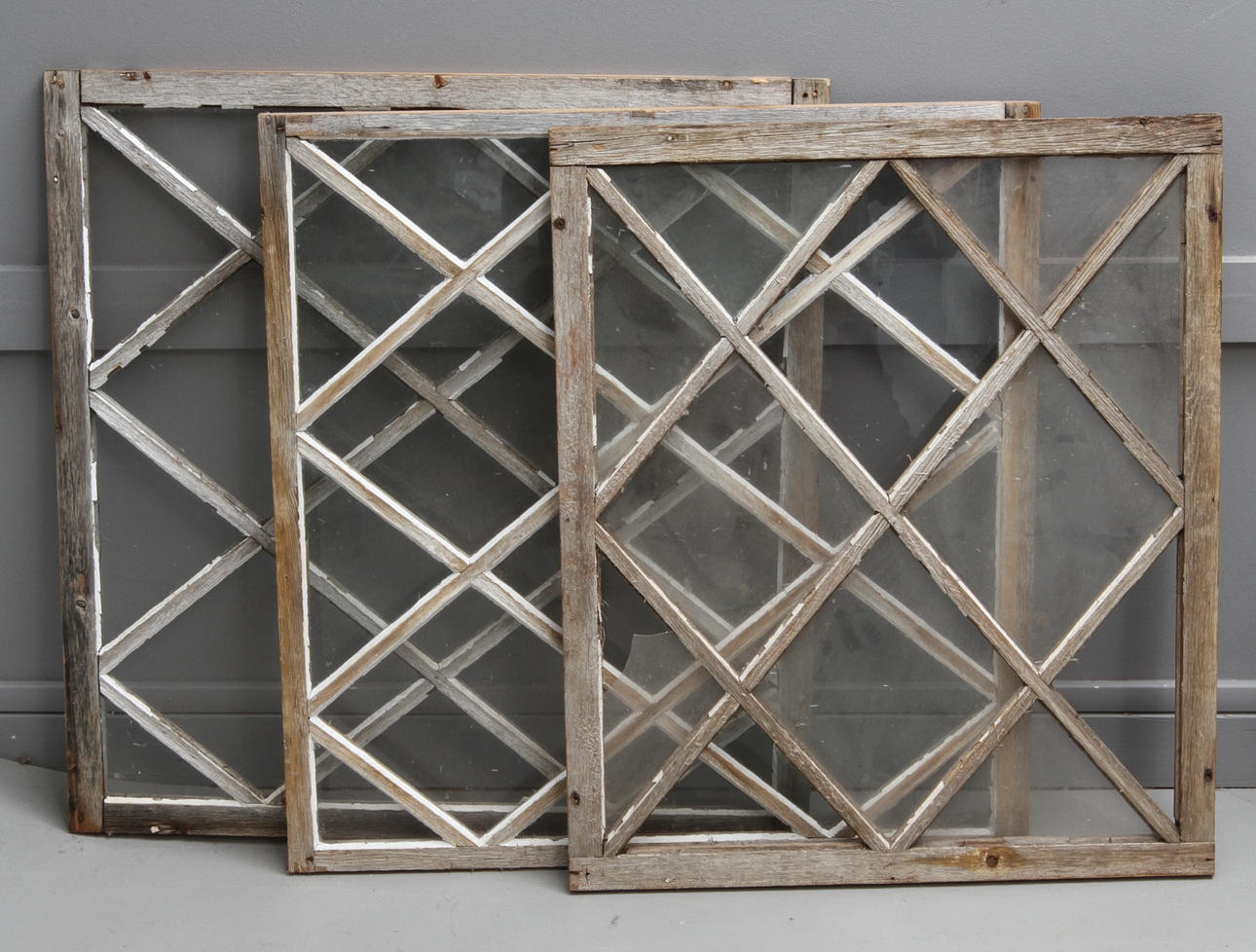 FÖNSTER, 3 st, Spröjsade glas, 1900-talets början.