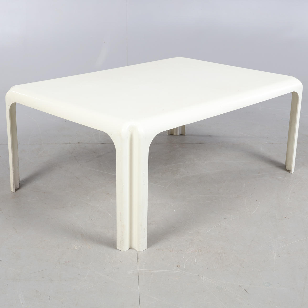 VICO MAGISTRETTI. TABLE, ARTEMIDE Milano Arcadia.