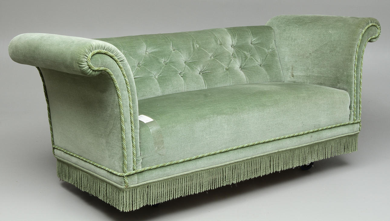 SOFFA med fransar, 1900-tal.