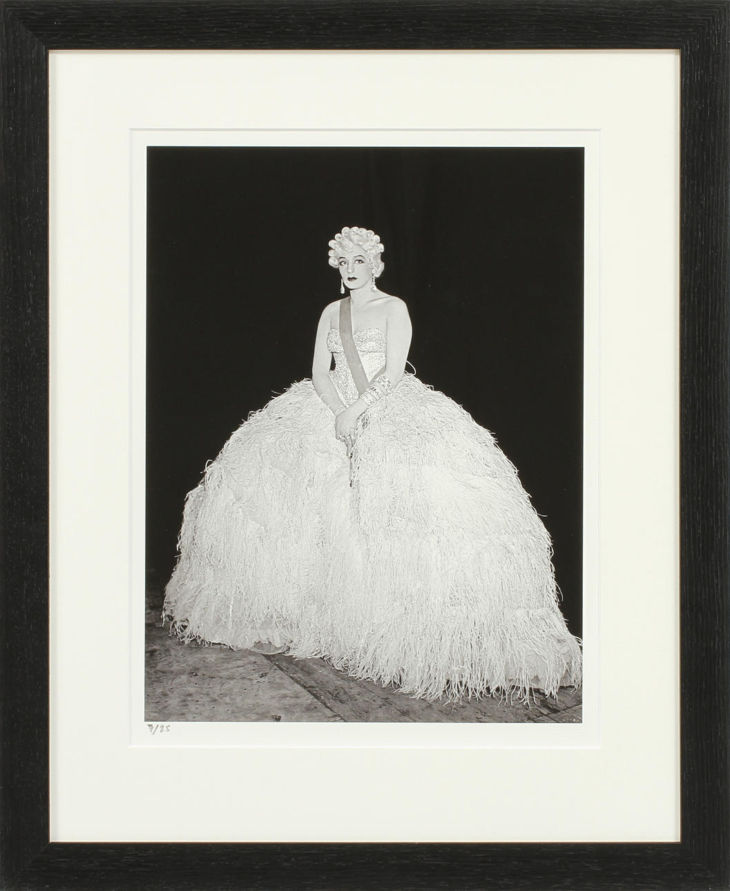 FOTOGRAFI, "Zarah Leander på scen 1935" . Pigmentbaserat HP Vivera-bläck, 7 av 25 numrerade exemplar, Bildbyrån Kamerareportage AB samlingar.