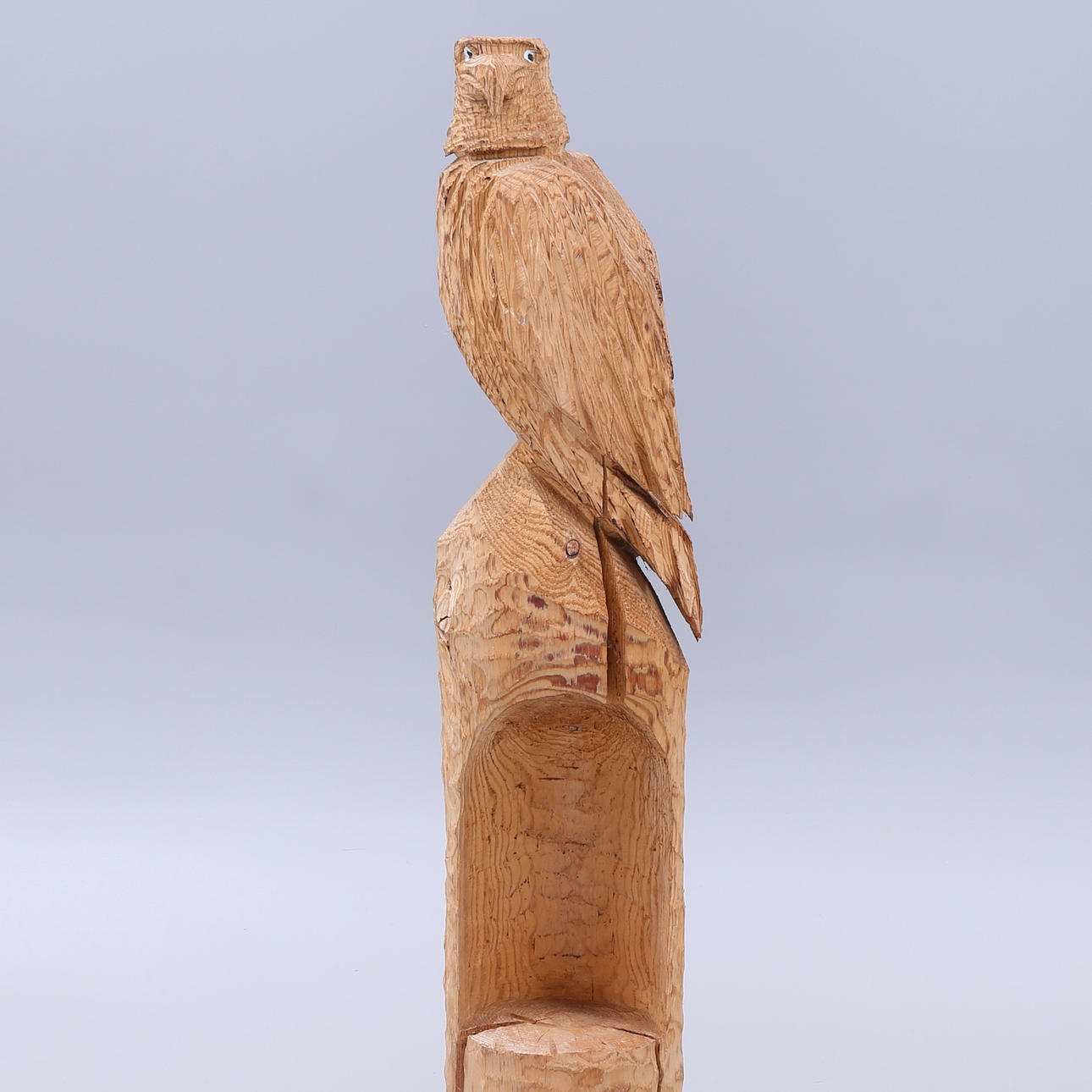 OIDENTIFIERAD KONSTNÄR. Raptor, wood, chainsaw art.