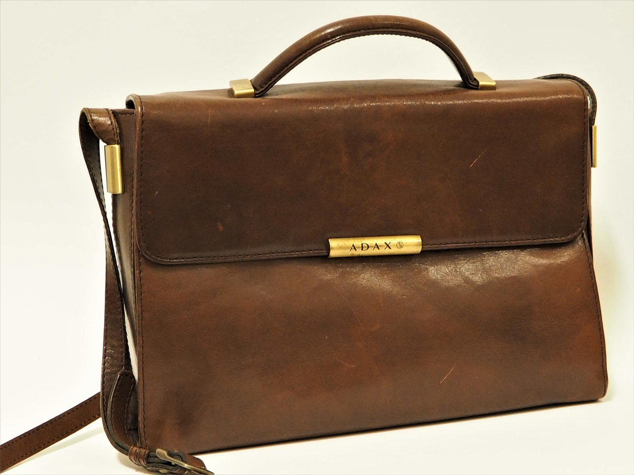 HANDVÄSKA, med bärrem, "ADAX".
