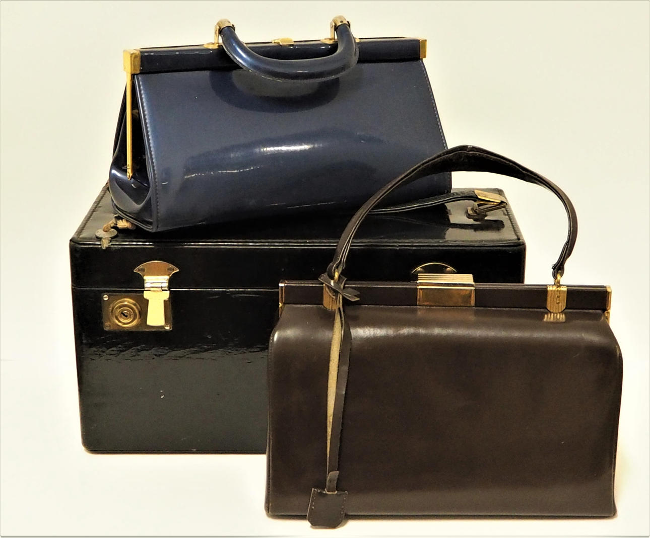 HANDVÄSKOR, och BEAUTYBOX.