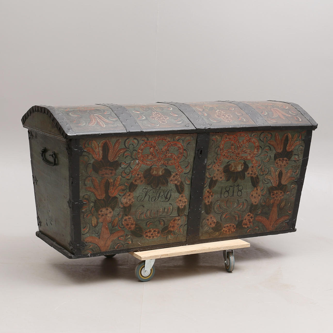 COFFIN/SUITCASE, painted, 19th century.