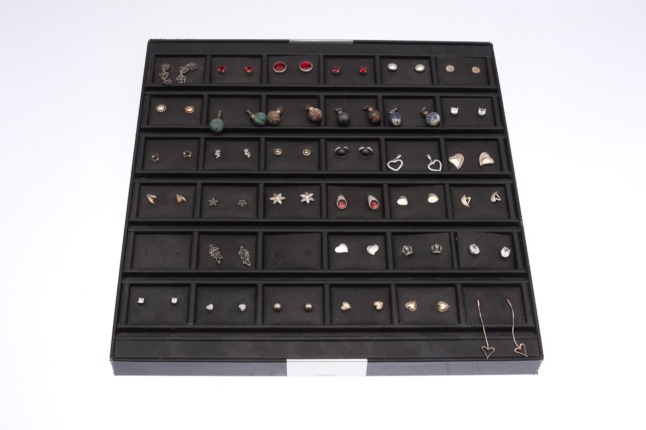 KORVAKORU, 34 paria, hopea, Esprit jne.