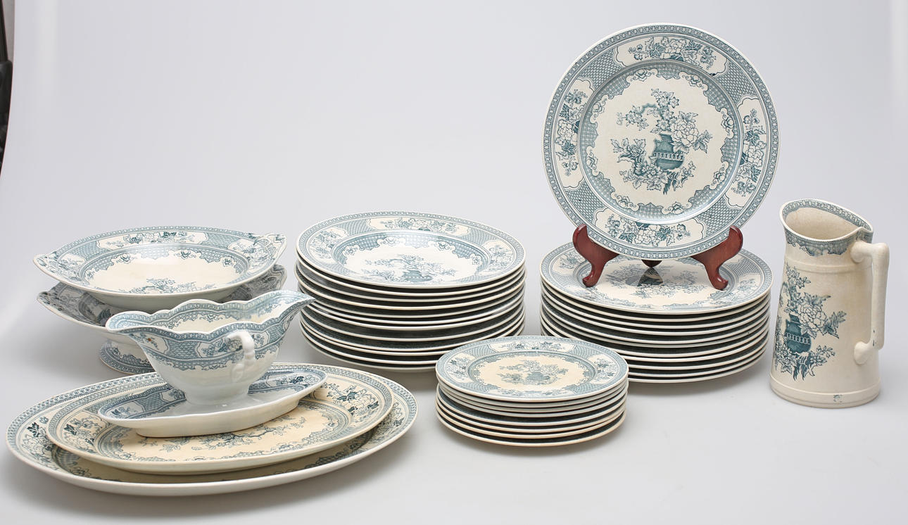 MATSERVISDELAR, 38 delar, flintgods, Korea, Rörstrand, 1900-talets början.