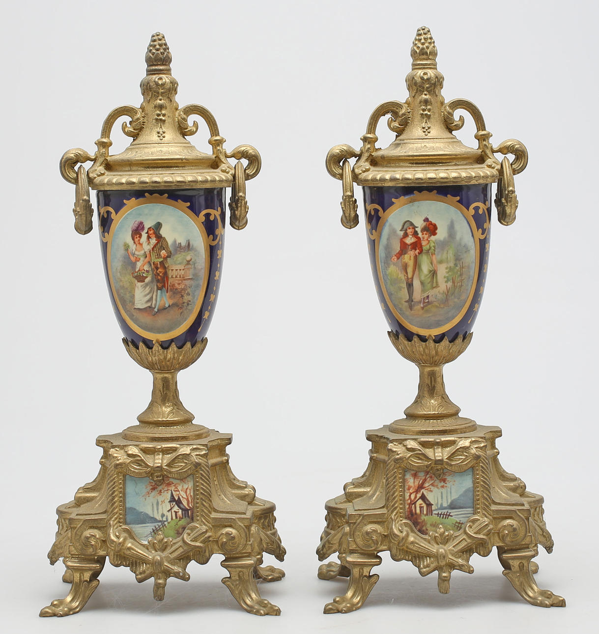 CASOLETTER, ett par, rokokostil, 1900-talets första hälft.