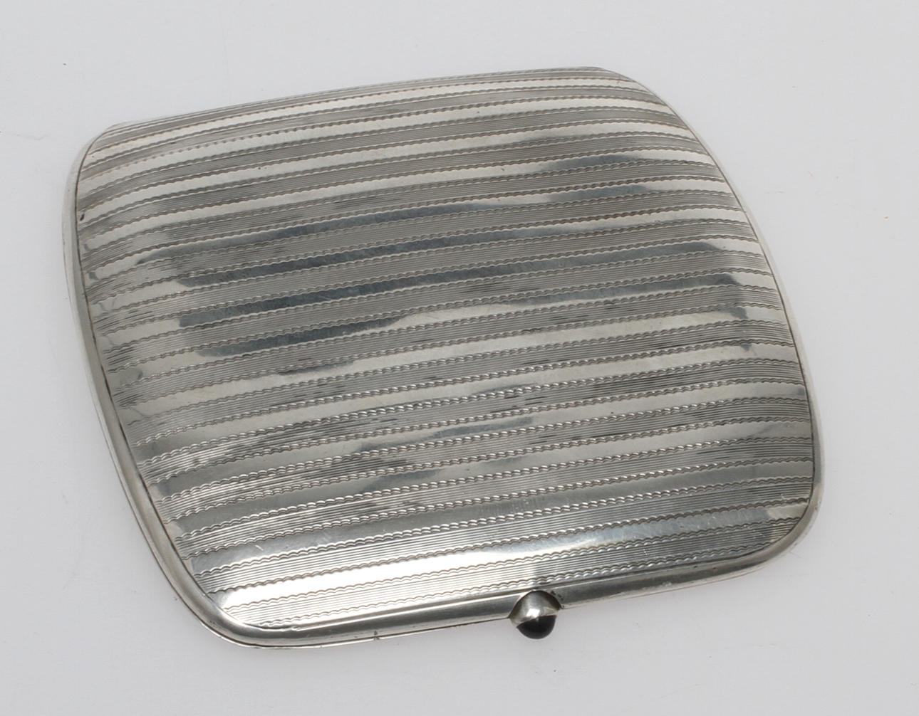 CIGARETTETUI, sterlingsilver, stämplad ELW samt importstämpel från Birmingham, vikt ca 116 g.