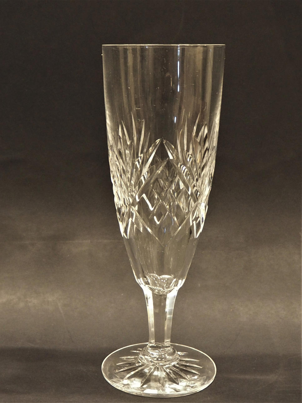 KRISTALLGLAS, 8 Stück, mit Helga-Schliff.