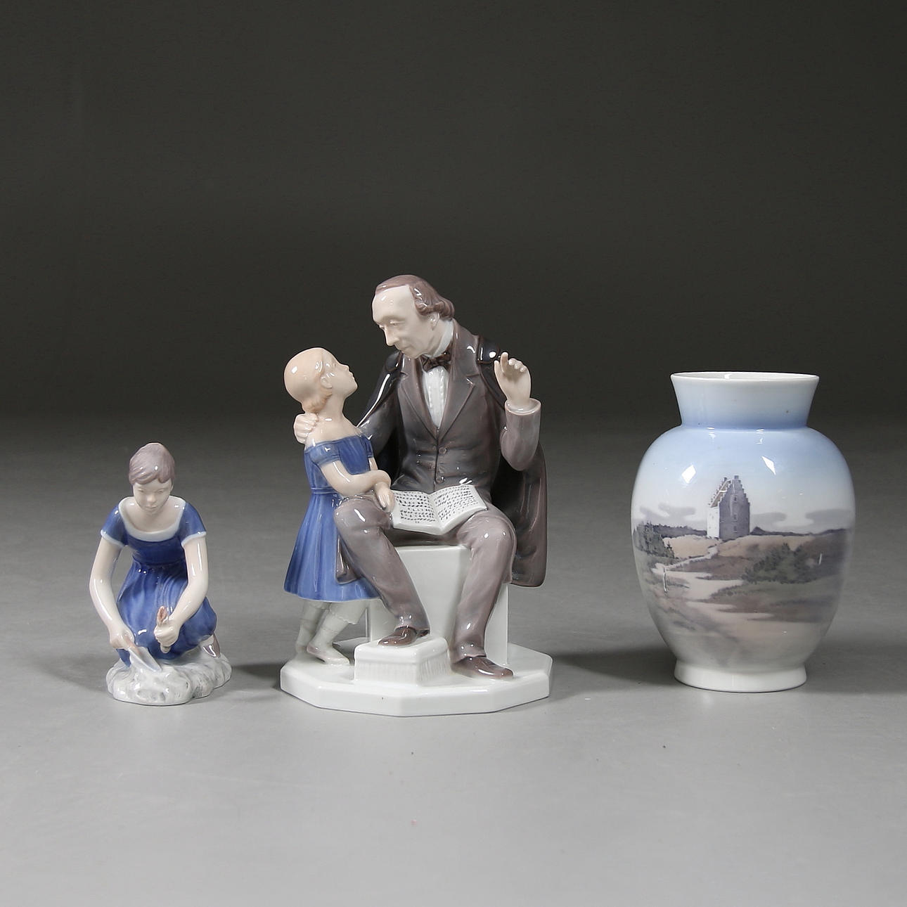 FIGURINER, 2st, SAMT VAS, Bing & Gröndahl, Royal Copenhagen, Denmark, signerad och numrerad, 2037/2356.