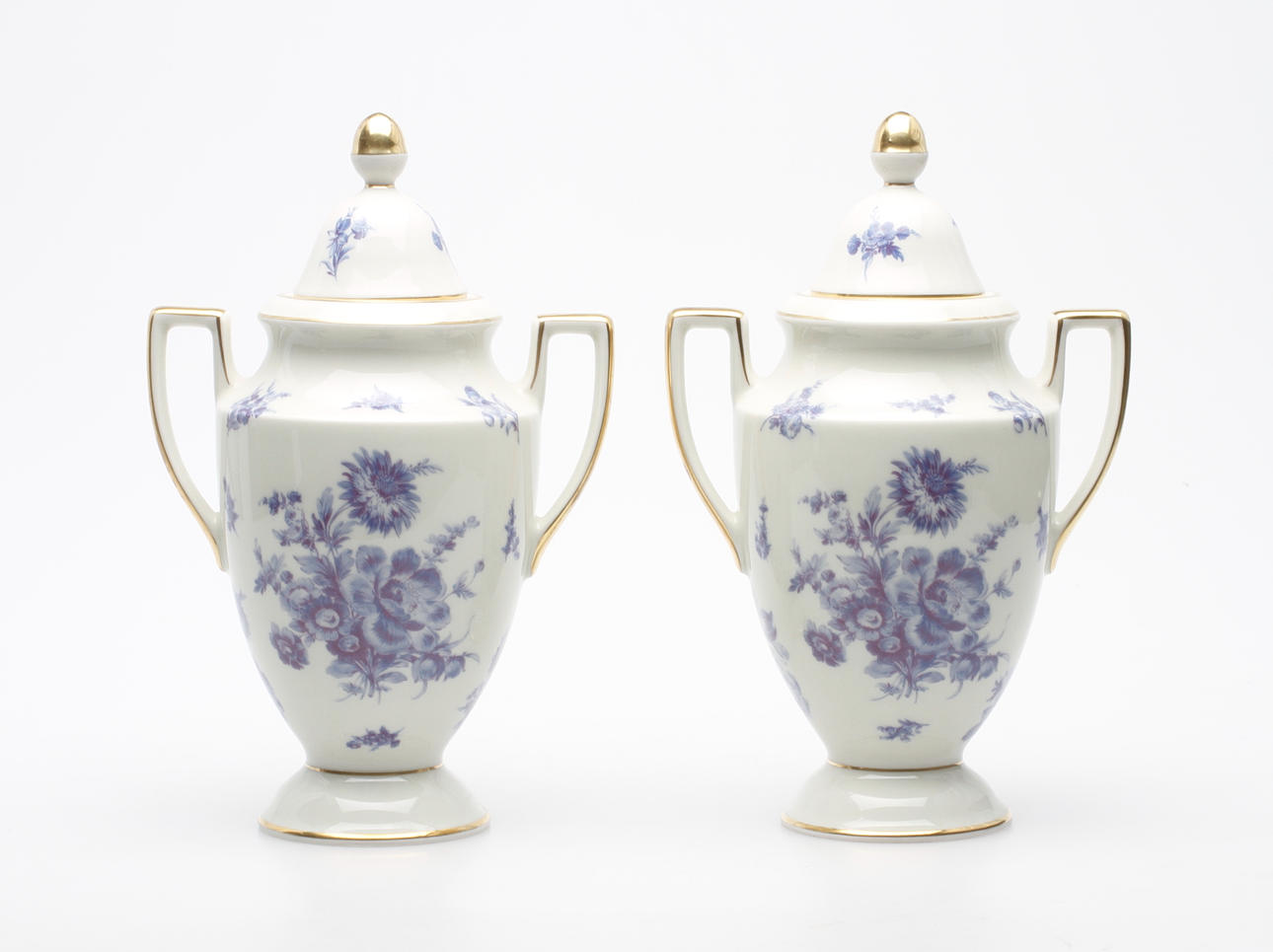 LOCKURNOR, ett par, porslin, 1900-tal.