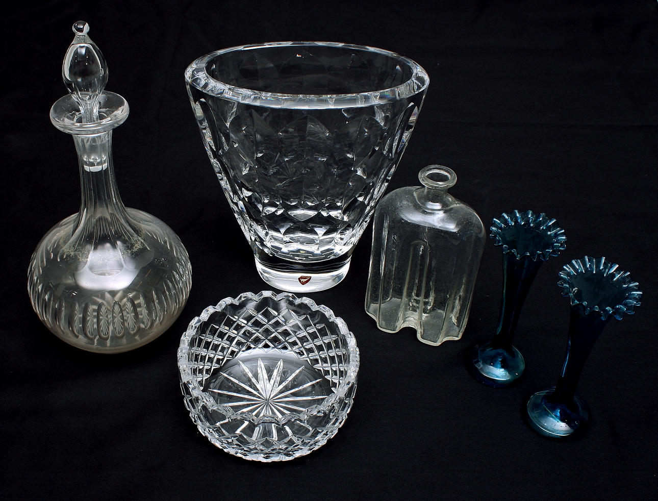 GLASFÖREMÅL, 6 st, vas + karaff + parvaser + skål, bl a Orrefors.