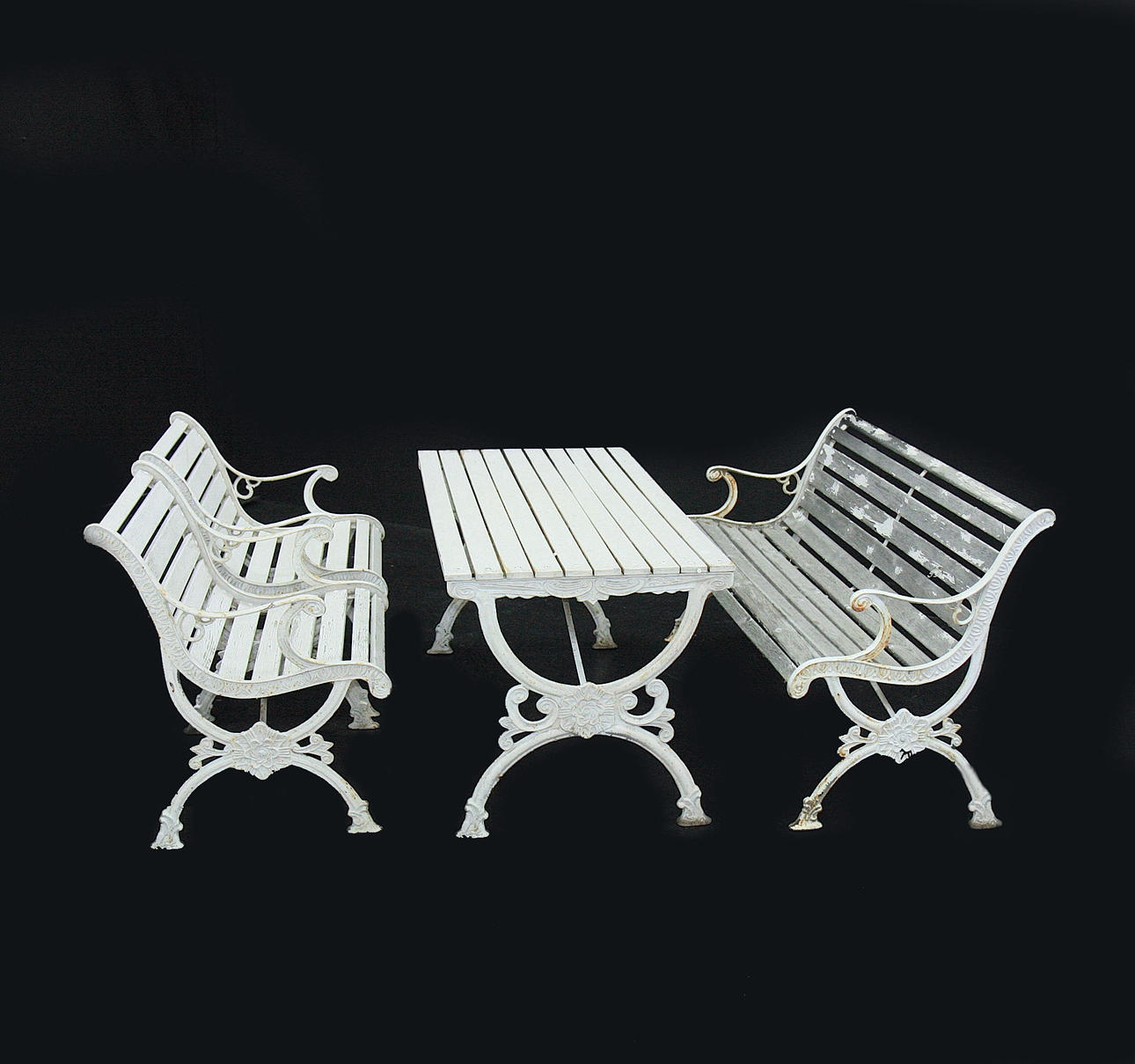 TRÄDGÅRDSMÖBEL, 4 delar, gjutjärn och trä, HG.