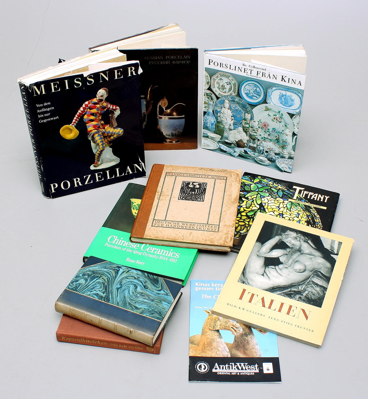 FACKBÖCKER, 10 st, om porslin / keramik / Tiffany / tysk möbelhistoria.