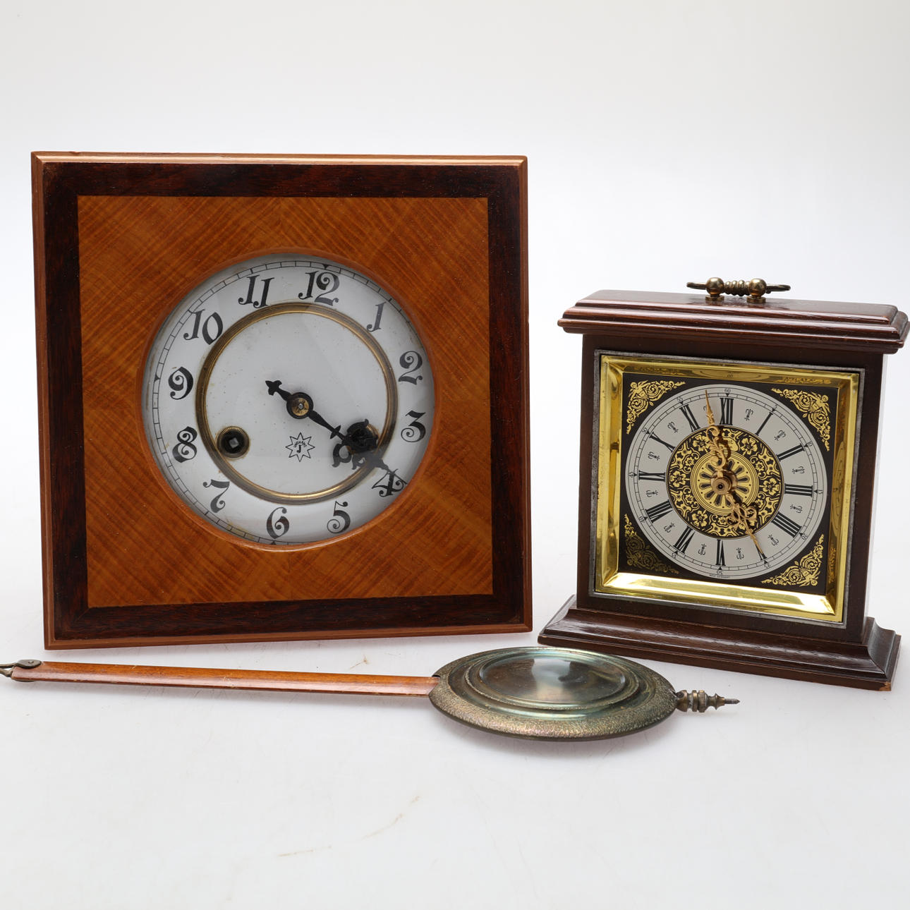 VÄGGUR, Junghans samt en bordsklocka.