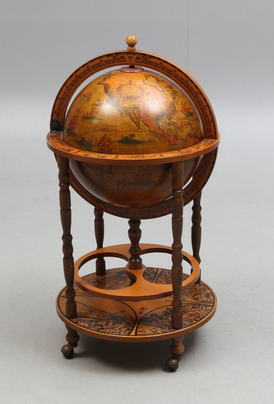 BARSKÅP, i form av jordglob, 19/2000-tal.