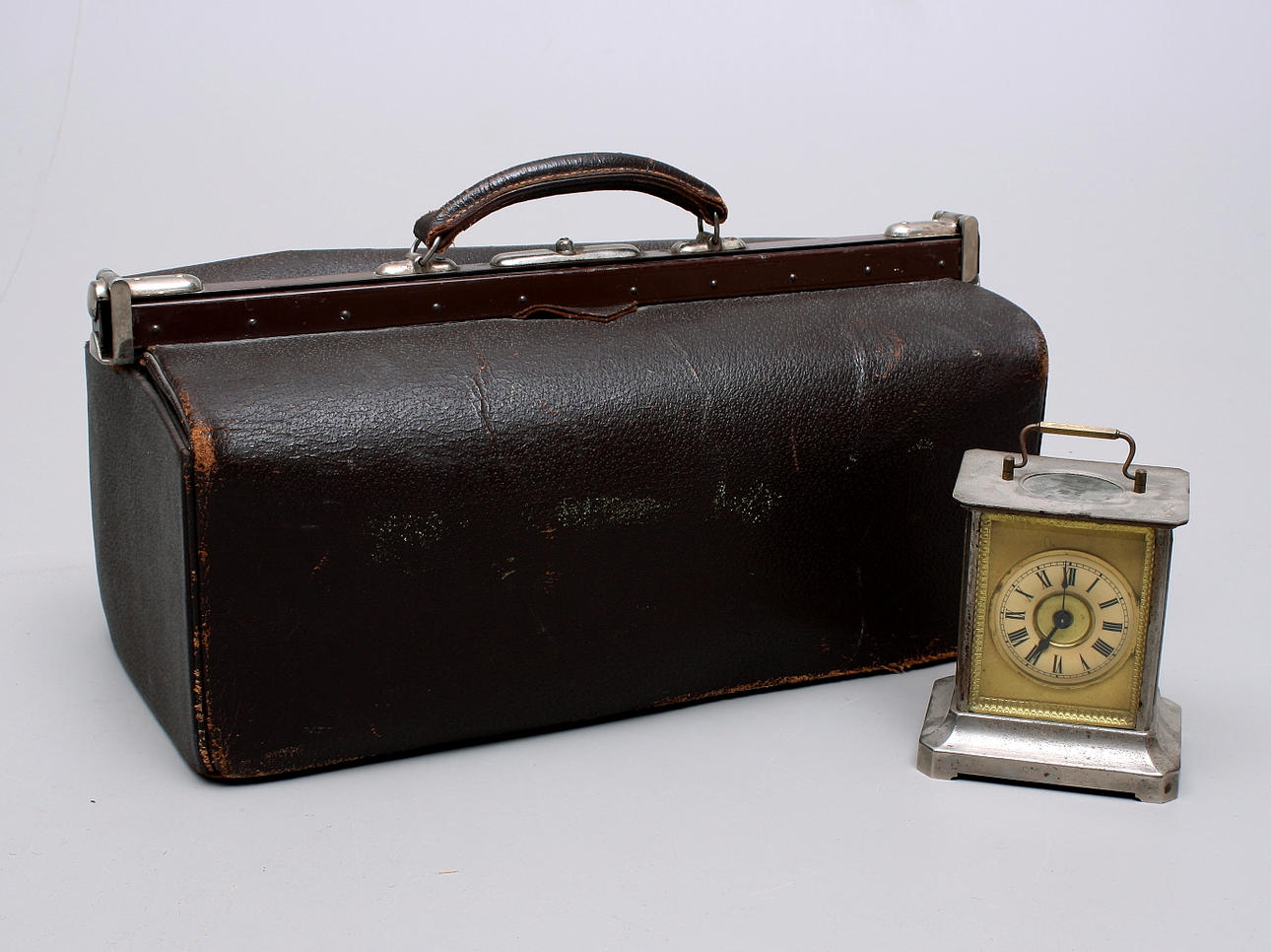 DOKTORSVÄSKA, 1900-talets första hälft + RESEUR, tidigt 1900-tal.