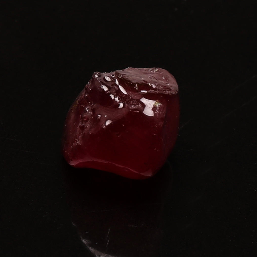 RUBIN, ungeschliffen, 12,18 ct.