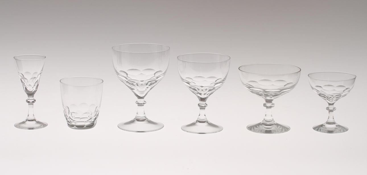 GLASSERVIS, ca 92 delar.