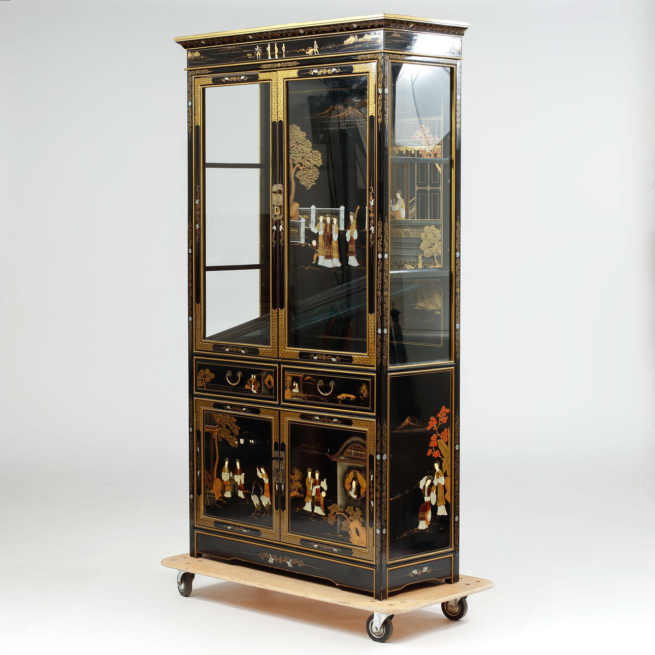 VITRINA, oriental, siglo XX.