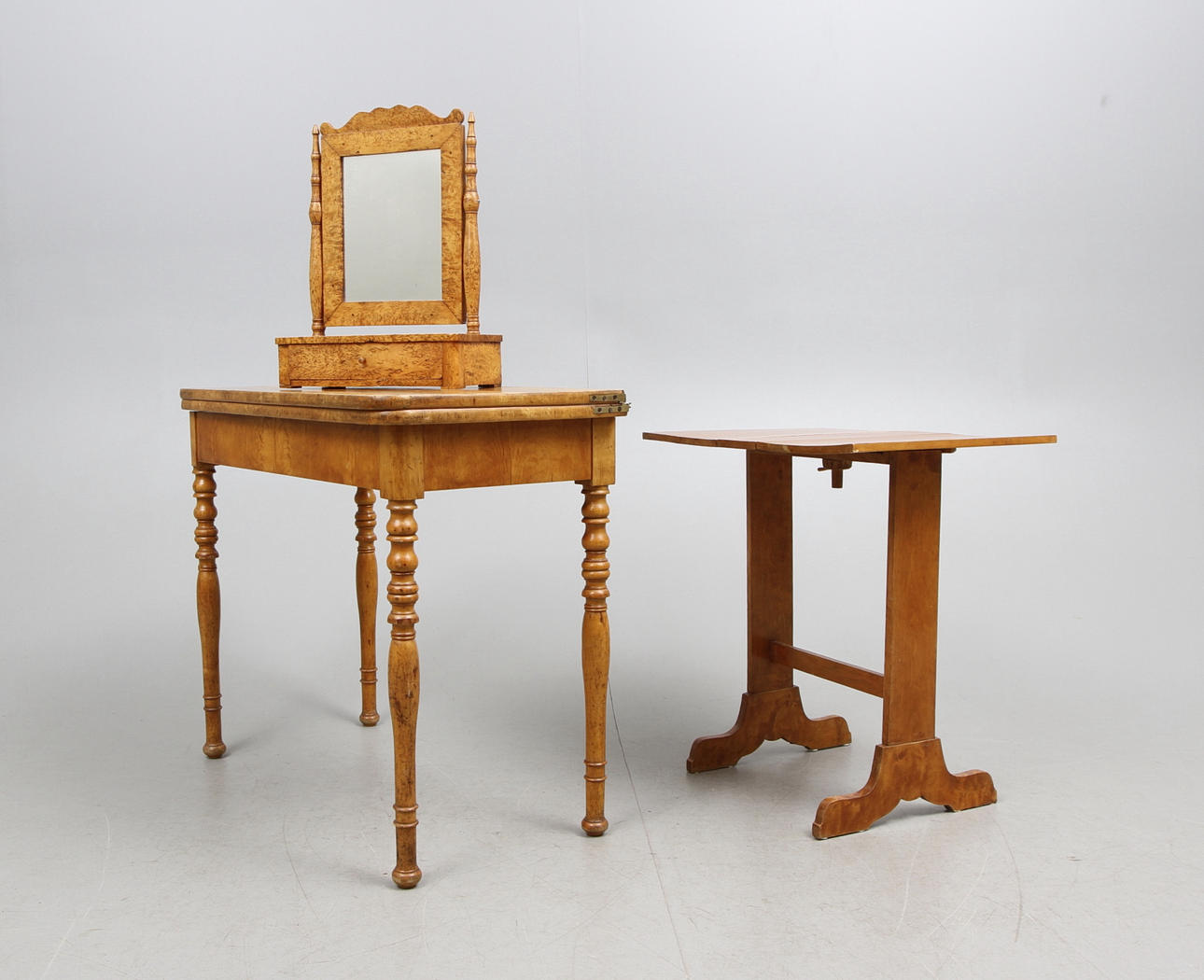 SPELBORD, BORD samt BYRÅSPEGEL, björk, 18/1900-tal.