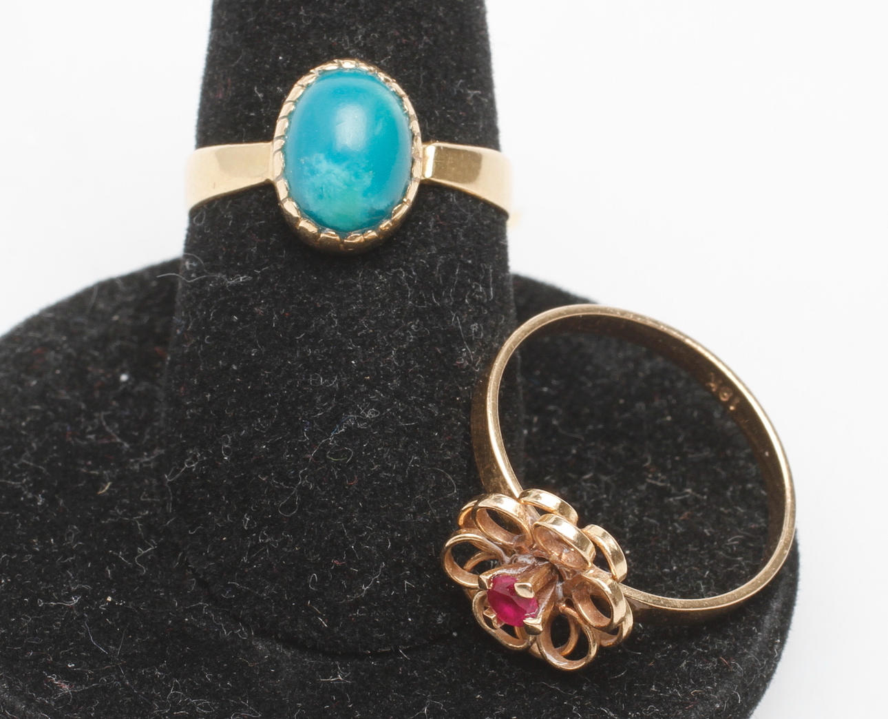 RINGAR, 2 st, 18k guld, vikt ca 4,9 gr.