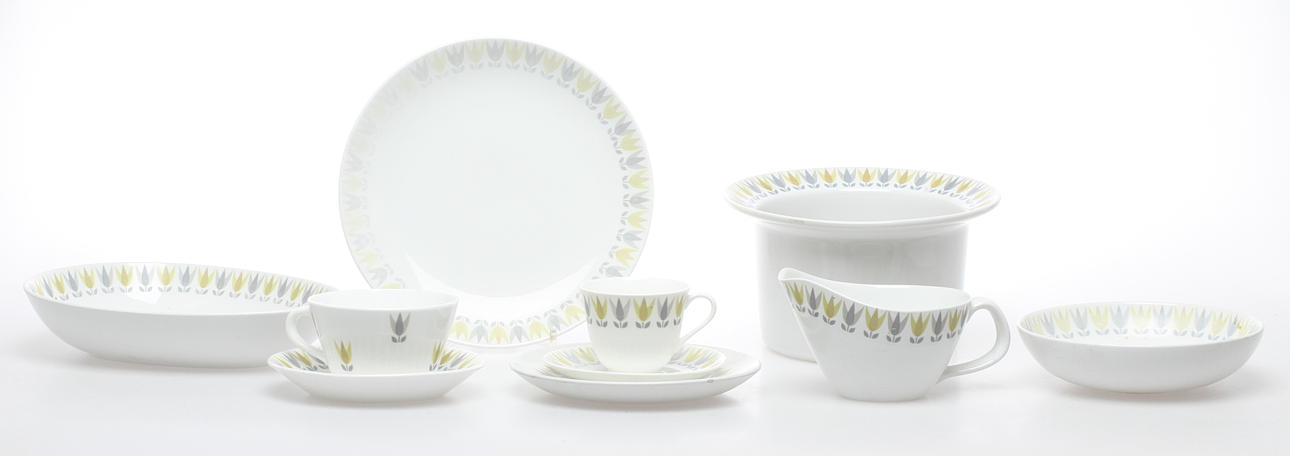 SERVISDELAR, ca 30 delar "Lotus Gul", porslin, Gustavsberg.