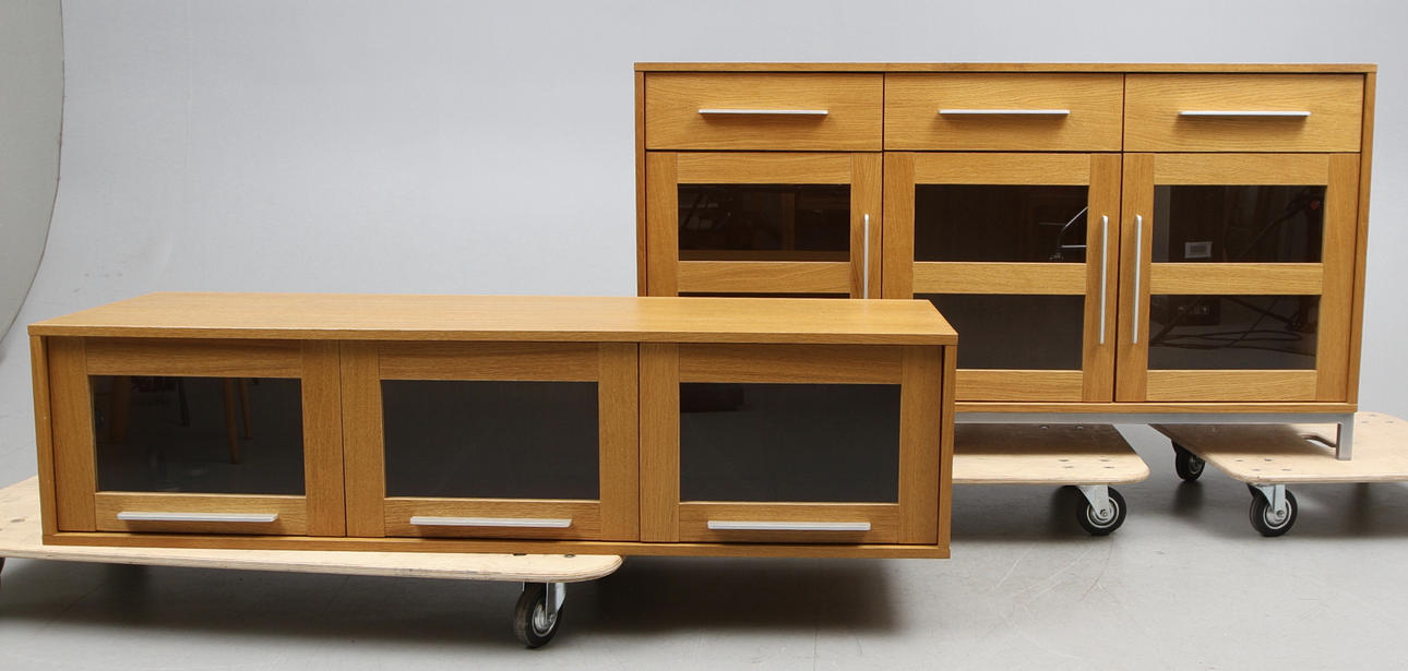 SIDEBOARD, samt väggfast vitrin, 2000 tal.