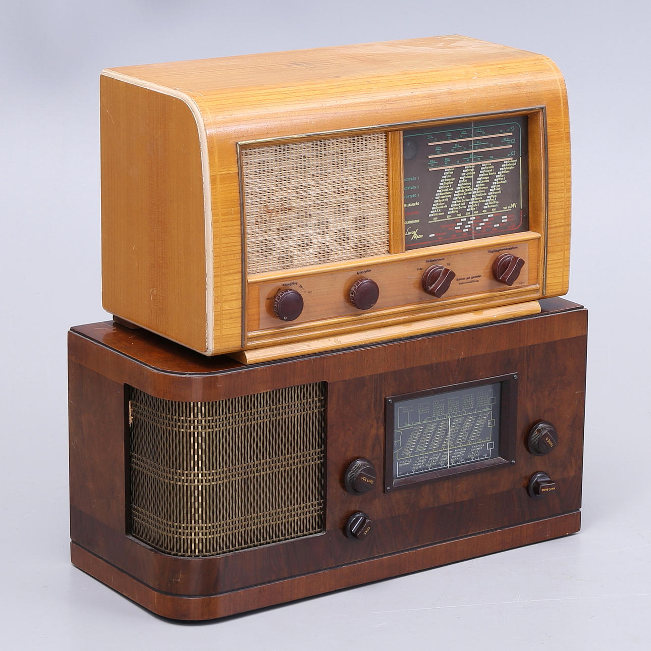 DISPOSITIVOS DE RADIO, 2 piezas, Marconi, Luxor.