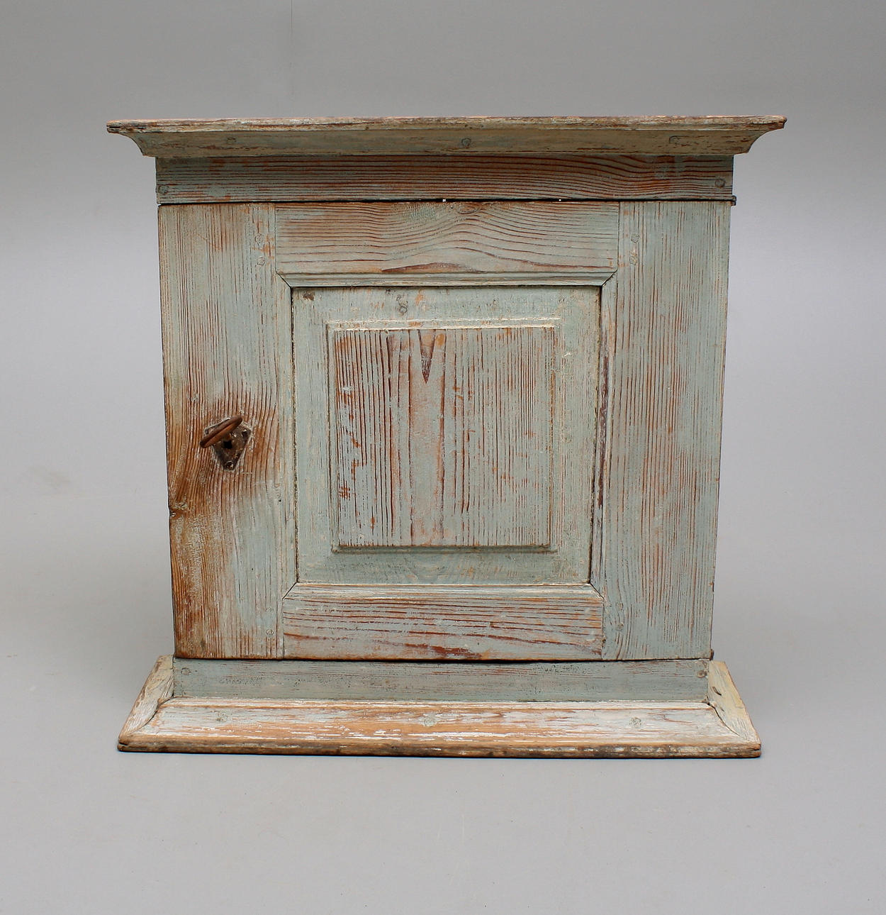 NYCKELSKÅP, trä, allmoge, 1800-tal.