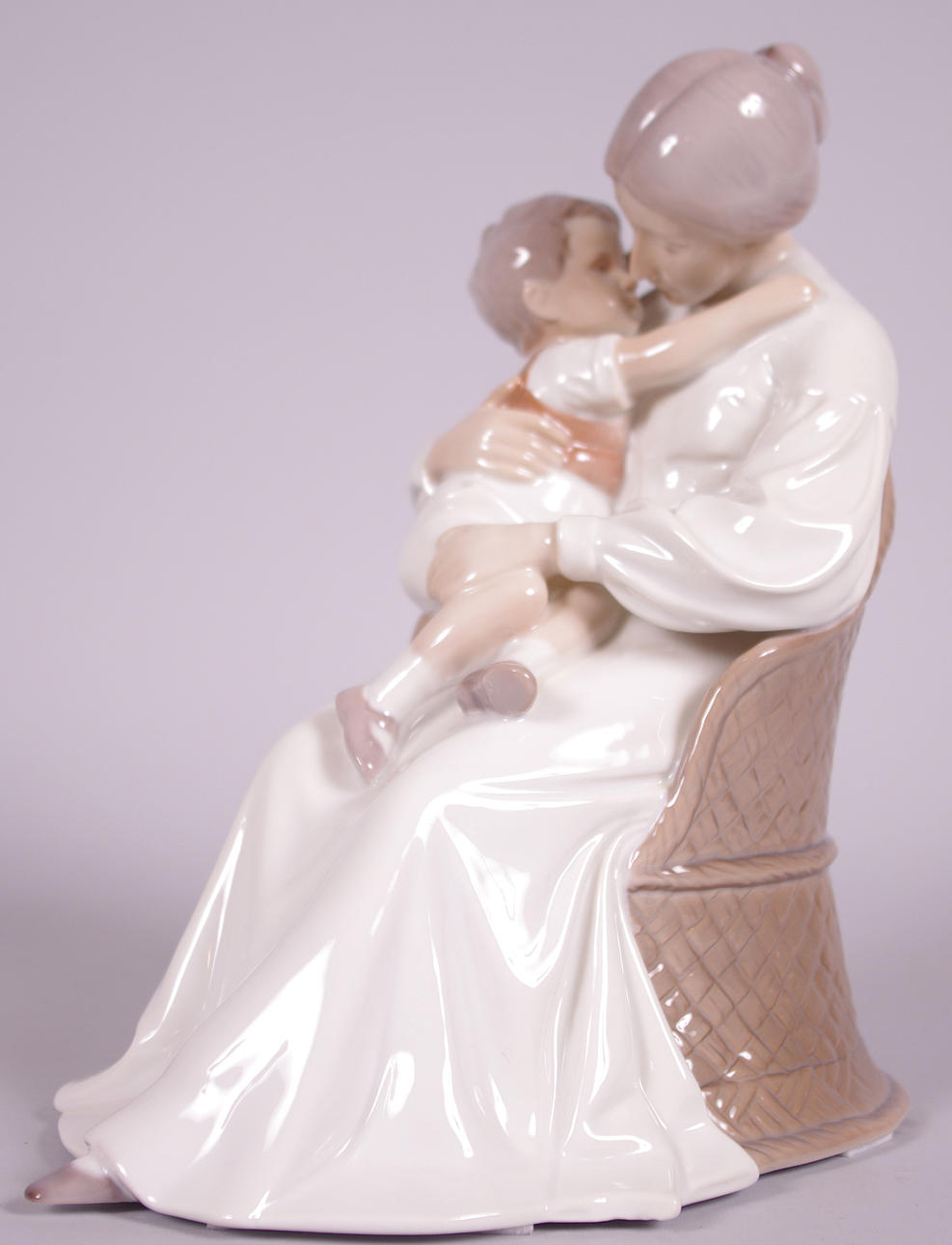 PORSLINSFIGUR, kvinna med barn, Bing & Gröndal.