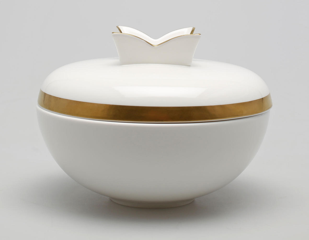 SOPPTALLRIK MED LOCK, benporslin, Nobel, Karin Björquist, Rörstrand.