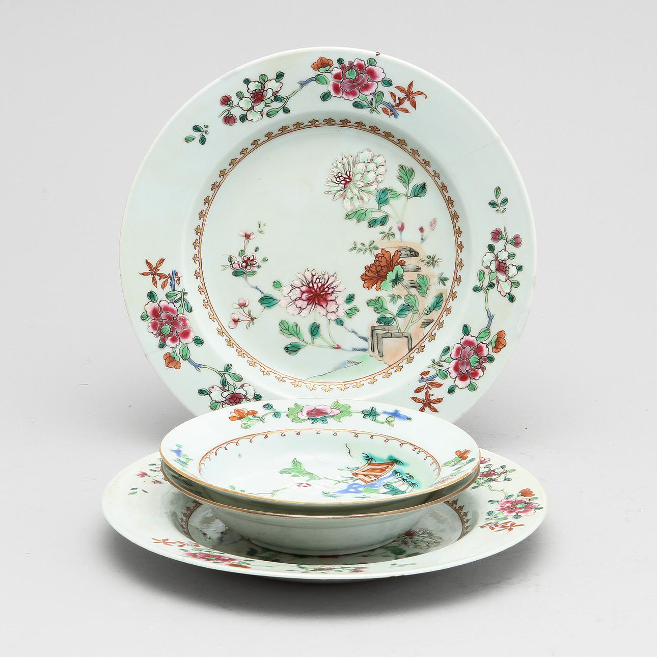 TALLRIKAR 2 st samt BÄRTALLRIKAR 2st, Porslin, Kina, 1700-tal.