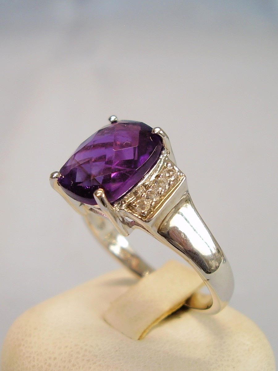ANILLO PARA HOMBRE AMATISTA + TOPACIO BLANCO ENTOURAGE.