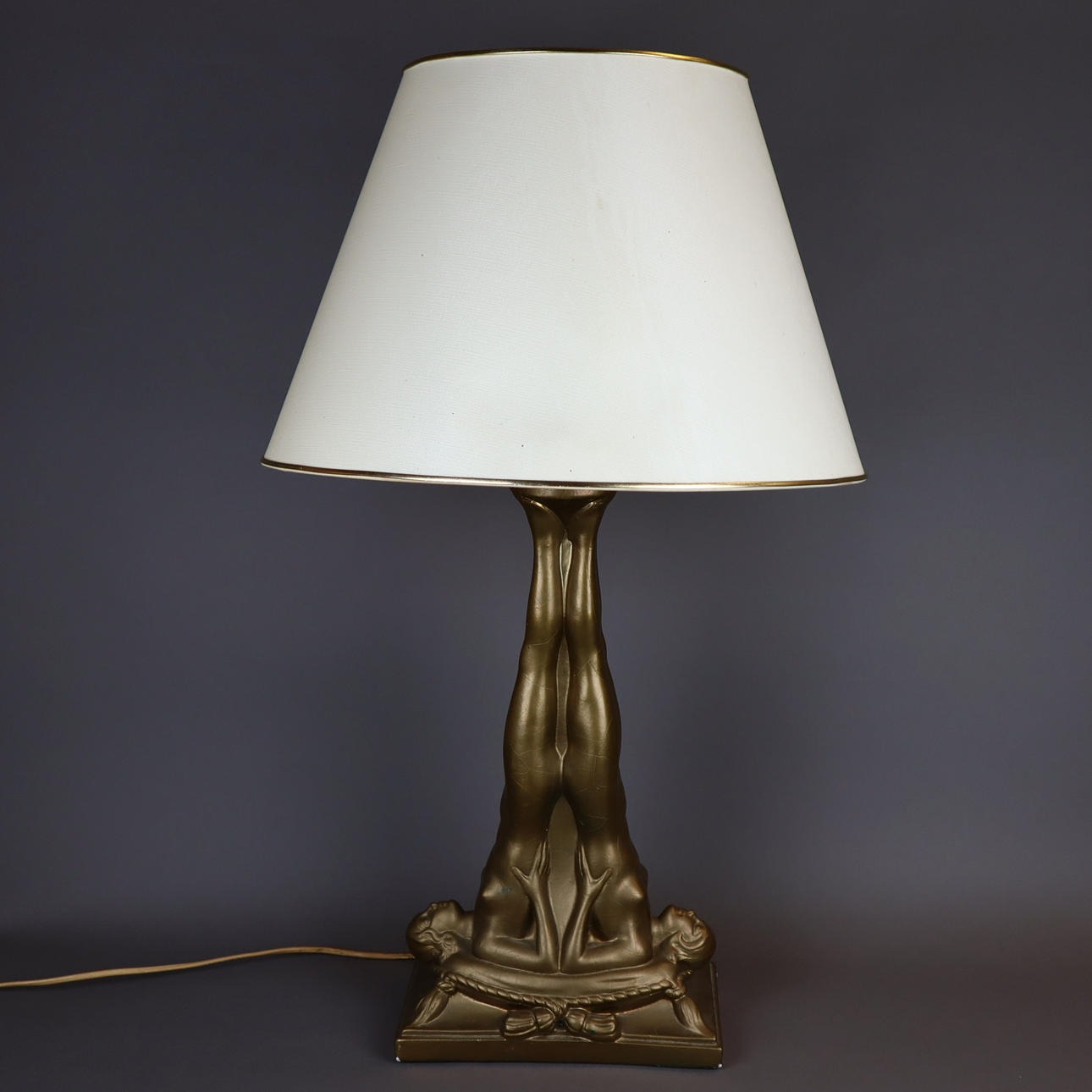 TISCHLAMPE im Jugendstil - Gips, bronziert.