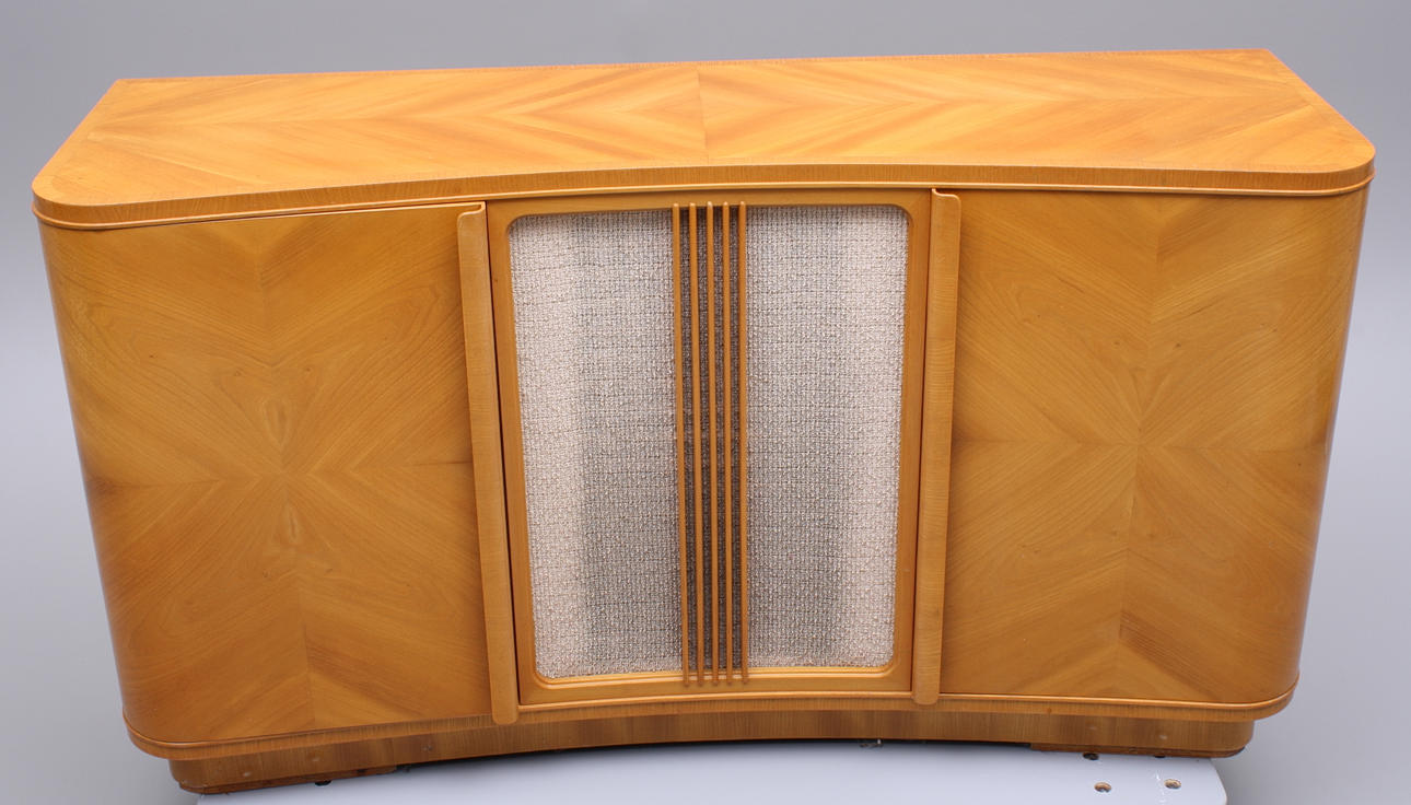 RADIOGRAMMOFONMÖBEL, trä, konkav framsida, Luxor Aristokrat.