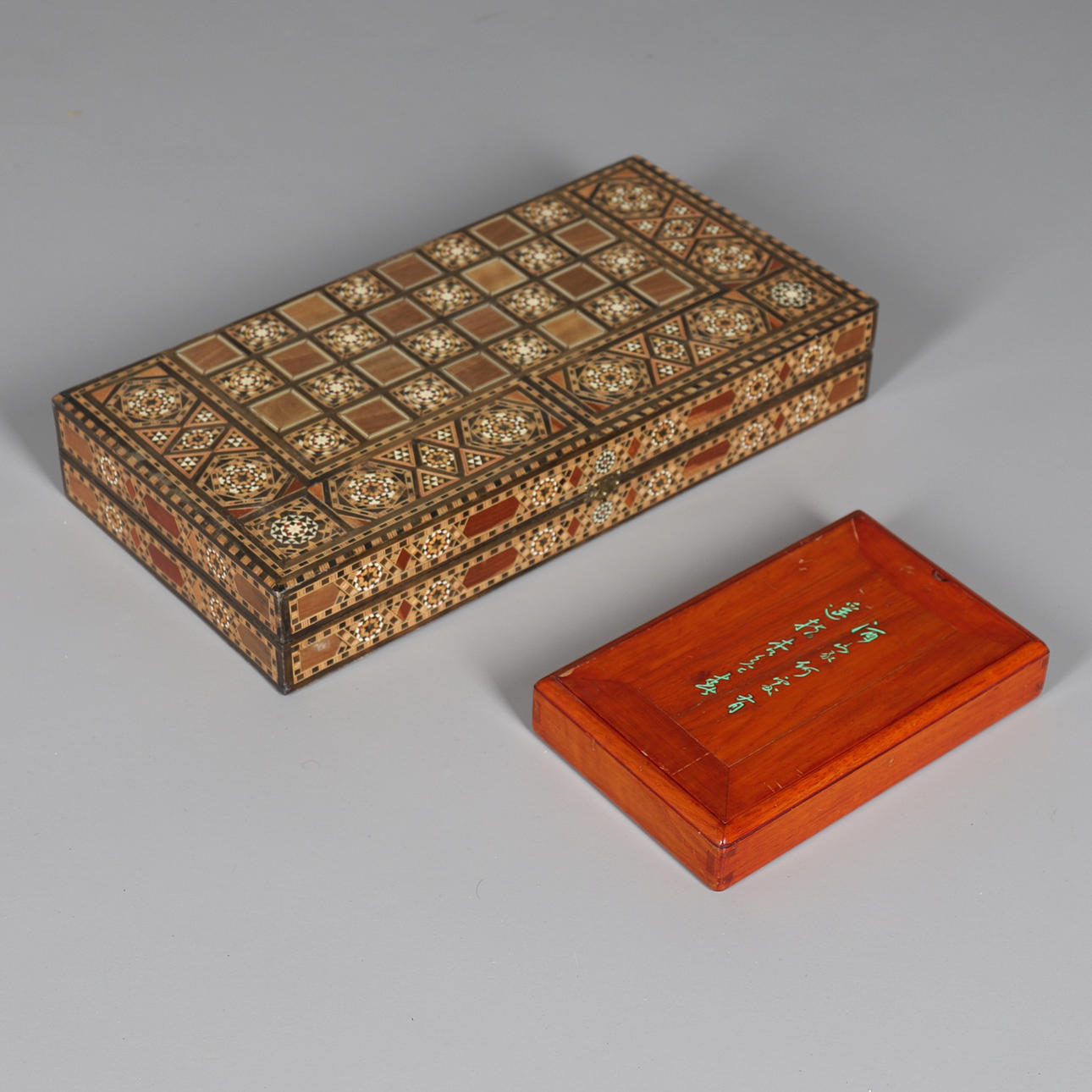 MAH-JONGG KAKEL OCH BACKGAMMON SET.