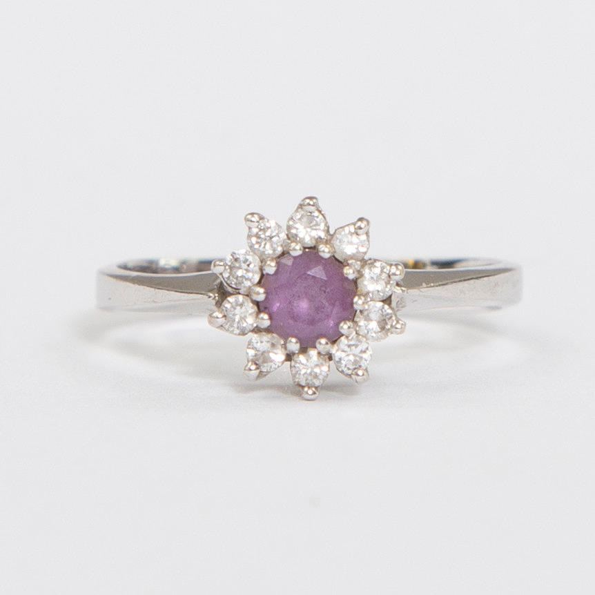 RING, vitguld, ametist, 18 K, 1900-tal.