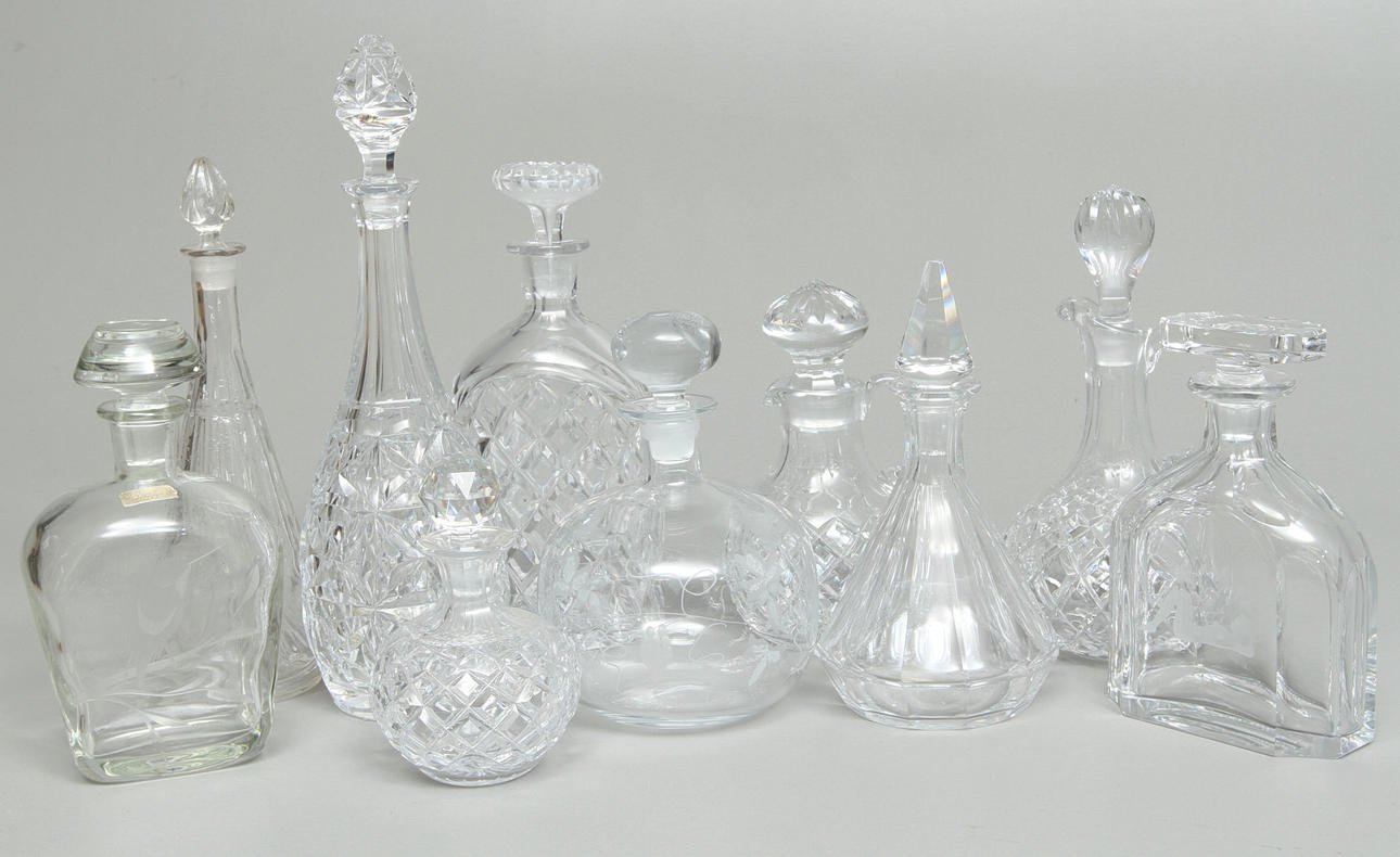 PARTI KARAFFER och FLASKOR, 10 st, glas, 1900-tal.