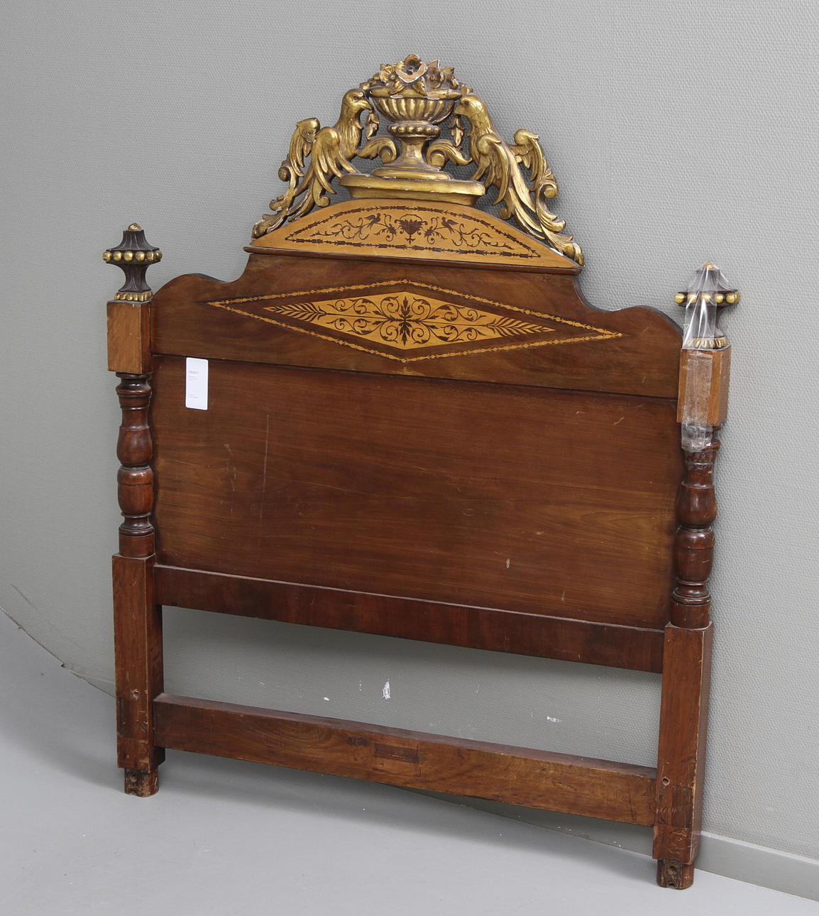 SÄNGGAVEL, Intarsia/förgylld, 1800 tal.