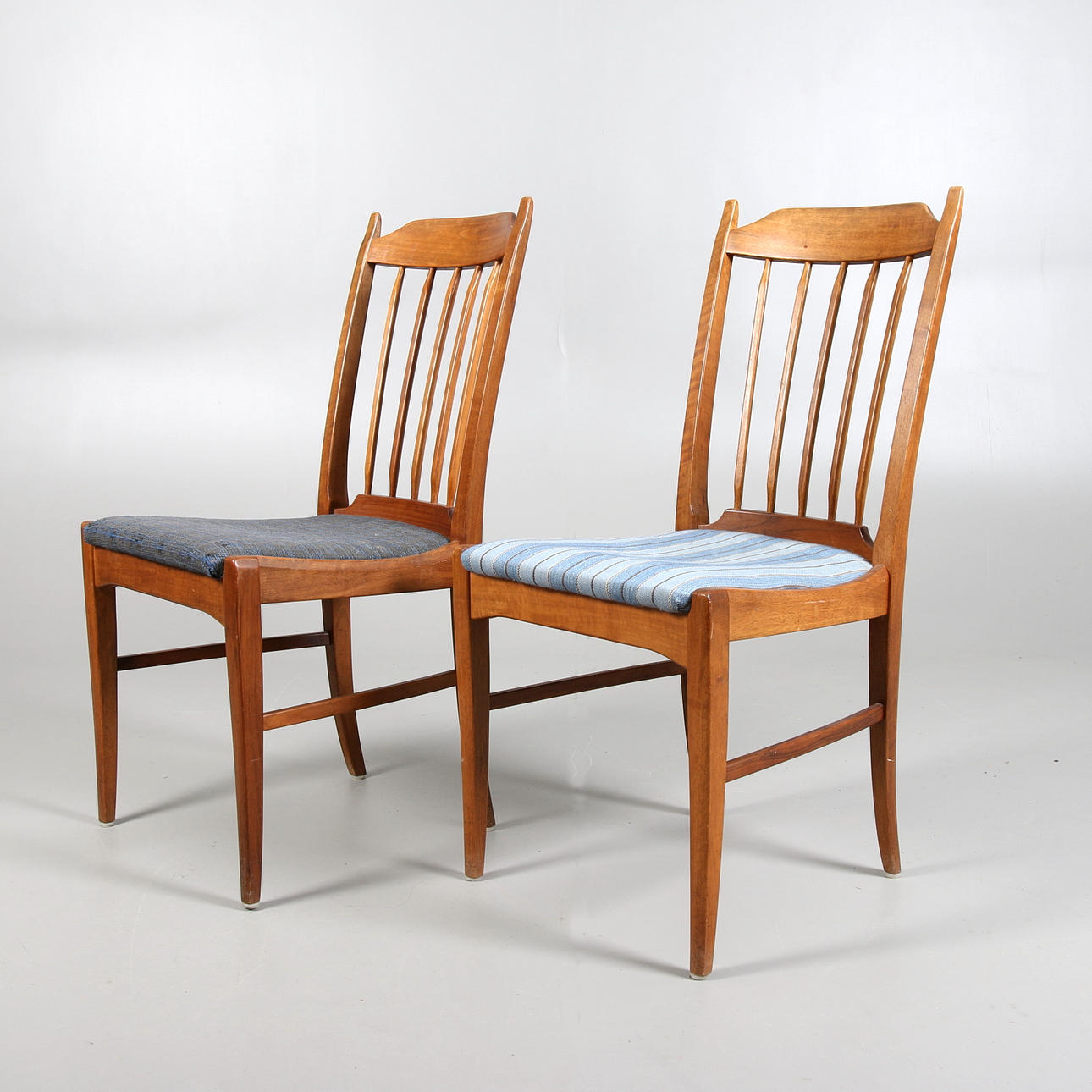 STOLAR, 2 st, Carl Malmsten, "Guldheden",brickmärkta, 1900-talets mitt.