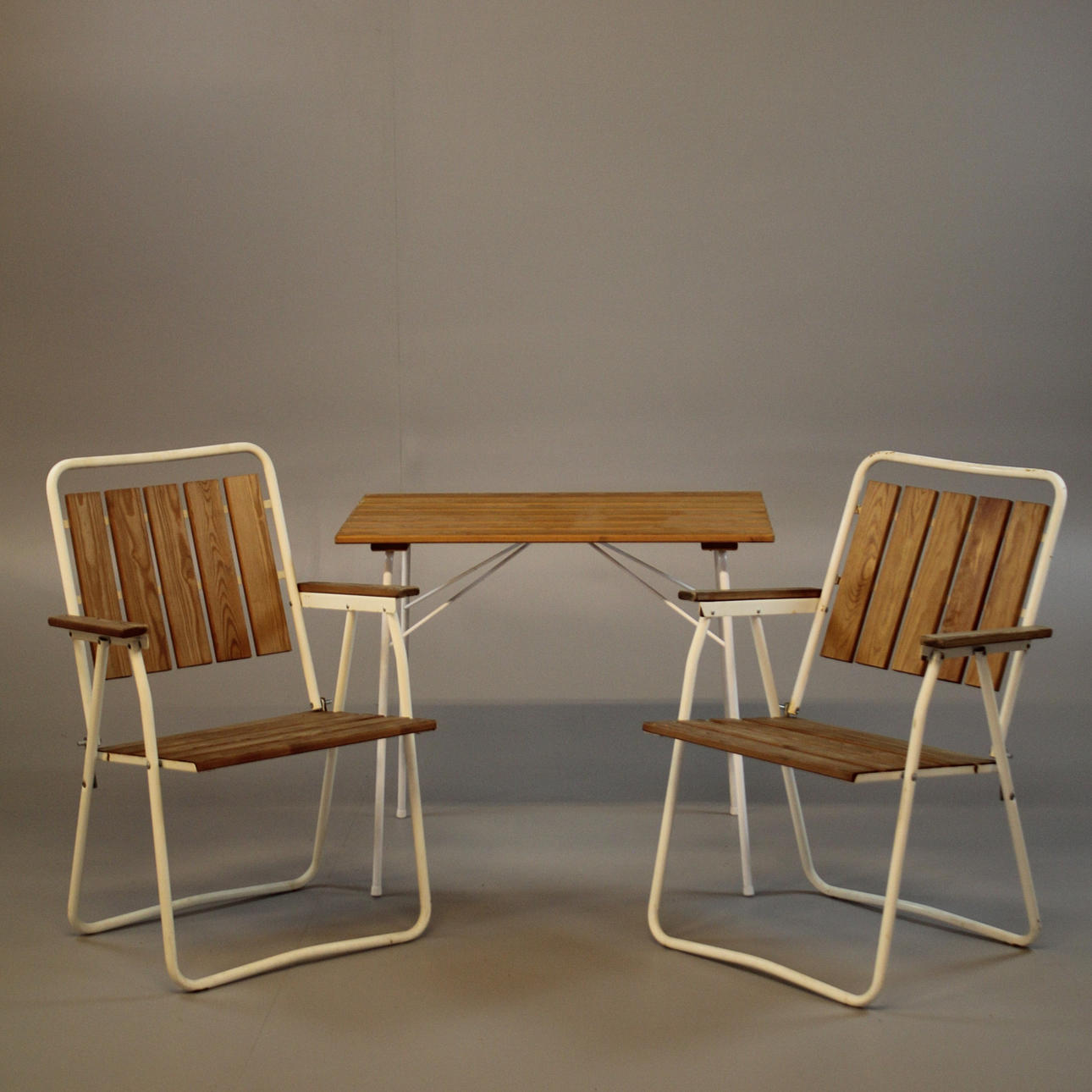 MUEBLES DE JARDÍN, mesa con 2 sillas.