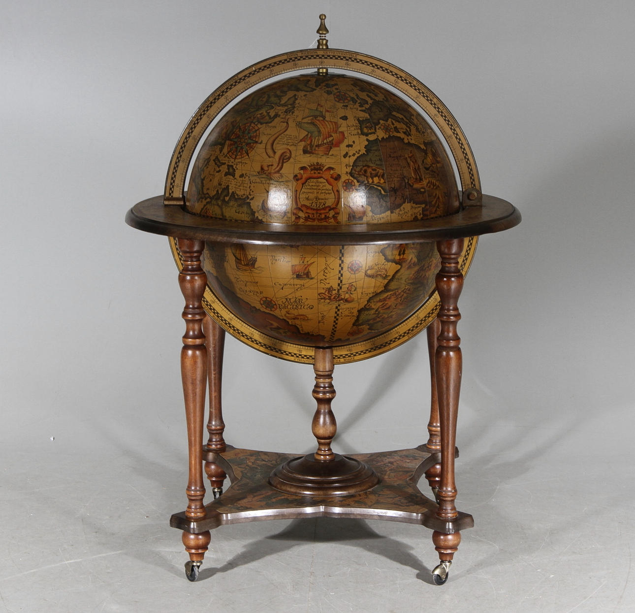 BARJORDGLOB, trä samt metall, 1970-tal.