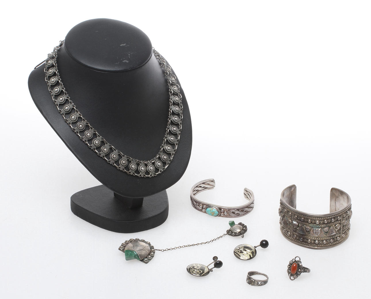 SMYCKEN, mestadels silver, delvis orientaliskt, 1900-tal.